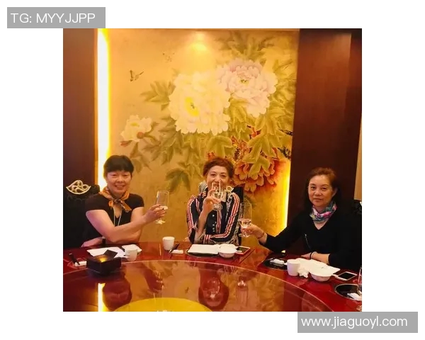 南部鲨鱼与南方哈士奇的奇妙对决与友谊之旅 南部鲨鱼与南方哈士奇的奇妙对决与友谊之旅